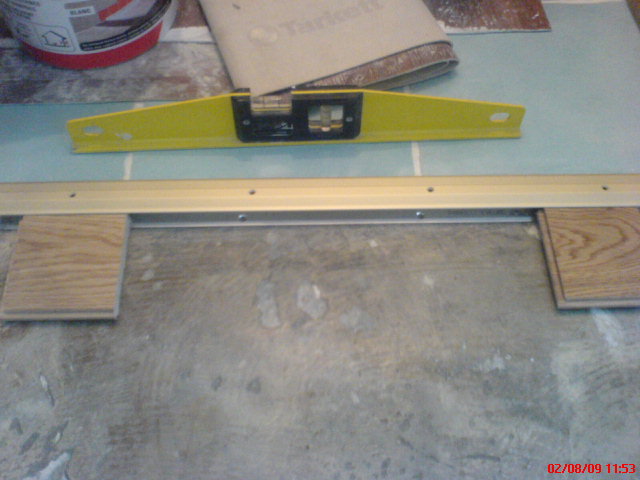 PARQUET FLOTTANT MASSIF PLINTHES POSE DES LAMES PREVOIR JOINT DE DILATATION CALES