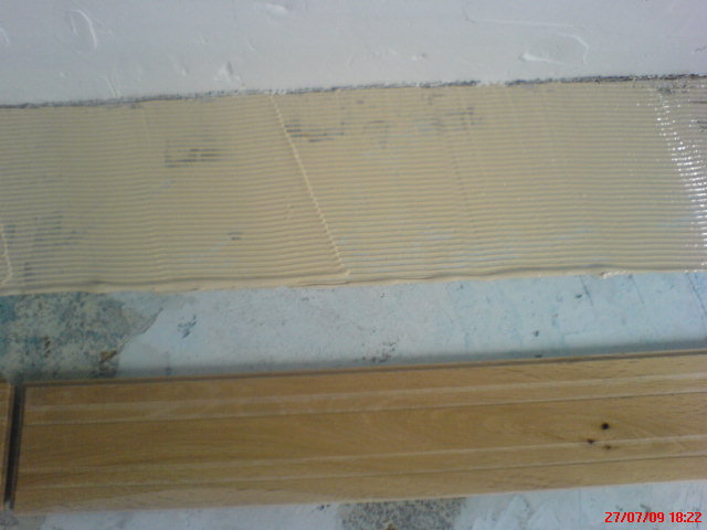 PARQUET FLOTTANT MASSIF PLINTHES POSE DES LAMES PREVOIR JOINT DE DILATATION CALES