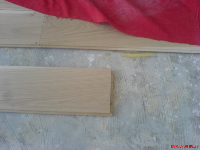 PARQUET FLOTTANT MASSIF PLINTHES POSE DES LAMES PREVOIR JOINT DE DILATATION CALES