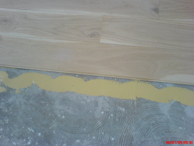 PARQUET FLOTTANT MASSIF PLINTHES POSE DES LAMES PREVOIR JOINT DE DILATATION CALES