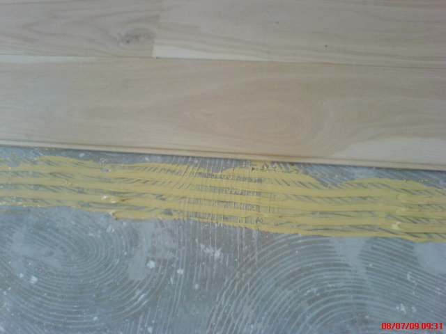 PARQUET FLOTTANT MASSIF PLINTHES POSE DES LAMES PREVOIR JOINT DE DILATATION CALES