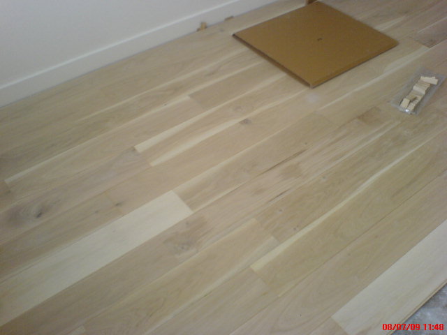 PARQUET FLOTTANT MASSIF PLINTHES POSE DES LAMES PREVOIR JOINT DE DILATATION CALES