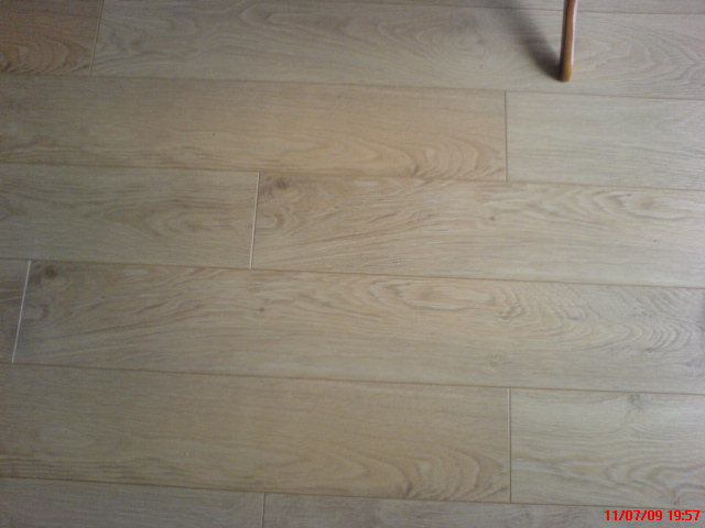 PARQUET FLOTTANT MASSIF PLINTHES POSE DES LAMES PREVOIR JOINT DE DILATATION CALES