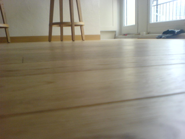 PARQUET FLOTTANT MASSIF PLINTHES POSE DES LAMES PREVOIR JOINT DE DILATATION CALES