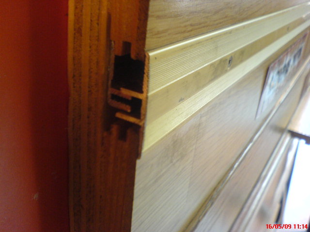 PARQUET FLOTTANT MASSIF PLINTHES POSE DES LAMES PREVOIR JOINT DE DILATATION CALES