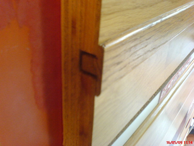 PARQUET FLOTTANT MASSIF PLINTHES POSE DES LAMES PREVOIR JOINT DE DILATATION CALES