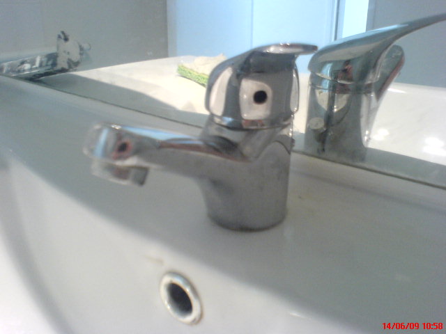 INSTALLER UN ROBINET UNE ROBINETTERIE POUR LA RENOVATION SALLE DE BAINS MELANGEUR MITIGEUR THERMOSTATIQUE