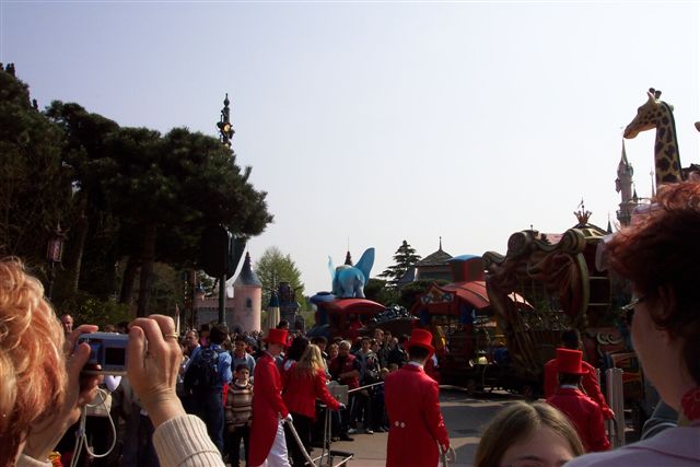DISNEYLAND-PARIS-EURODISNEY-PARCS-DISNEY-HOTELS-BILLETS-PROMO-TARIFS-SNCF-PHOTOS-GRATUITES