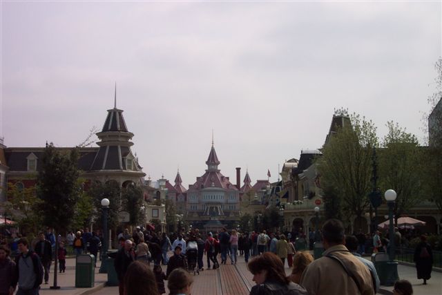 DISNEYLAND-PARIS-EURODISNEY-PARCS-DISNEY-HOTELS-BILLETS-PROMO-TARIFS-SNCF-PHOTOS-GRATUITES