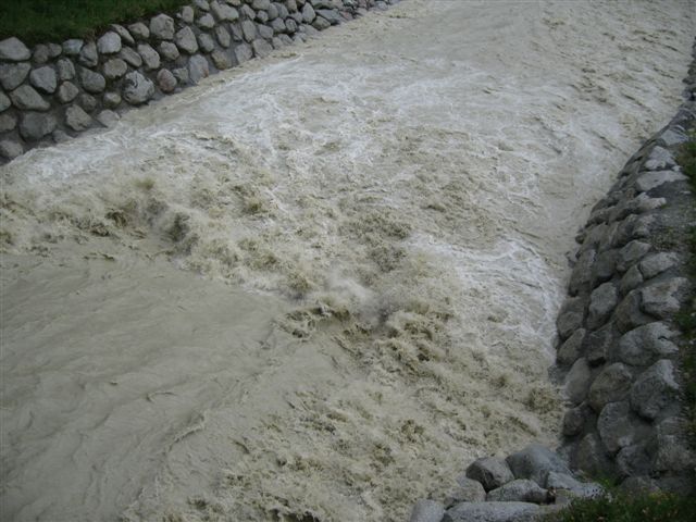 torrents photos gratuites montagne debit eau cours chenal ecoulement cone dejection sediments erosion flore glacieres alpes chamonix