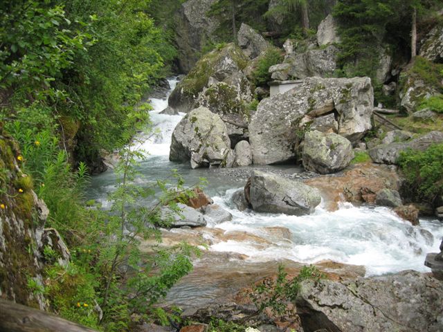 torrents photos gratuites montagne debit eau cours chenal ecoulement cone dejection sediments erosion flore glacieres alpes chamonix