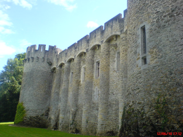 CHATEAU GUILLAUME IX ALLENOR AQUITAINE CHATEAU GUILLAUME 