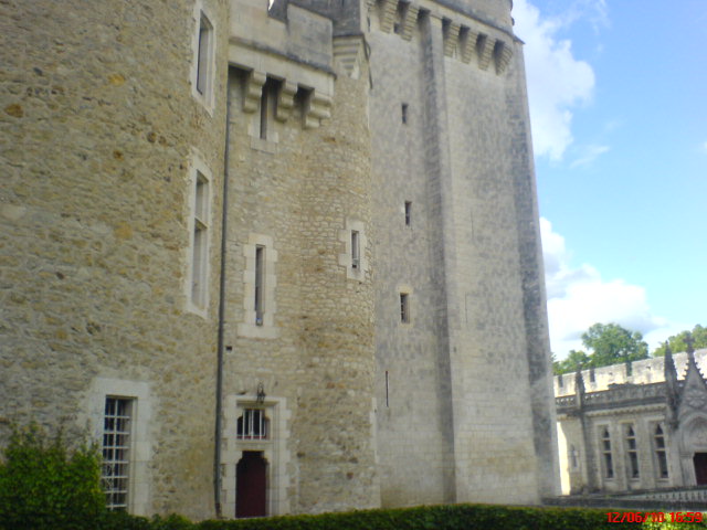 CHATEAU GUILLAUME IX ALLENOR AQUITAINE CHATEAU GUILLAUME 
